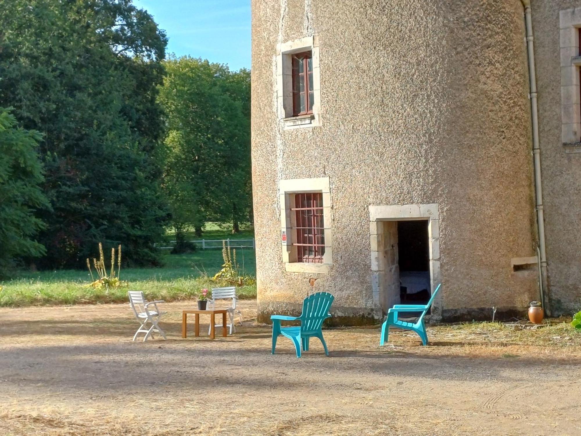 Chambre Dans Tour Du 15Eme Siecle Mauvieres Exterior photo