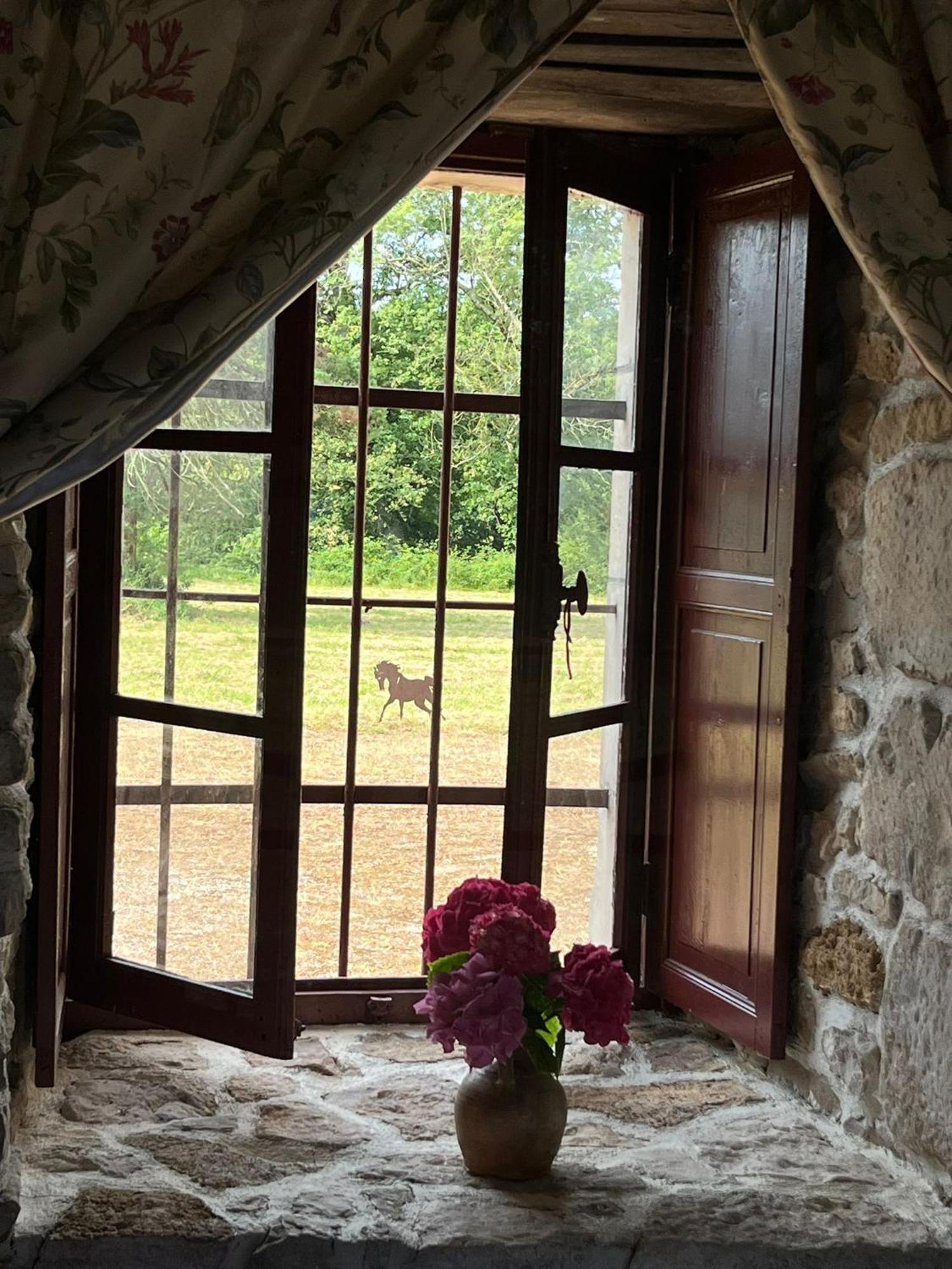 Chambre Dans Tour Du 15Eme Siecle Mauvieres Exterior photo